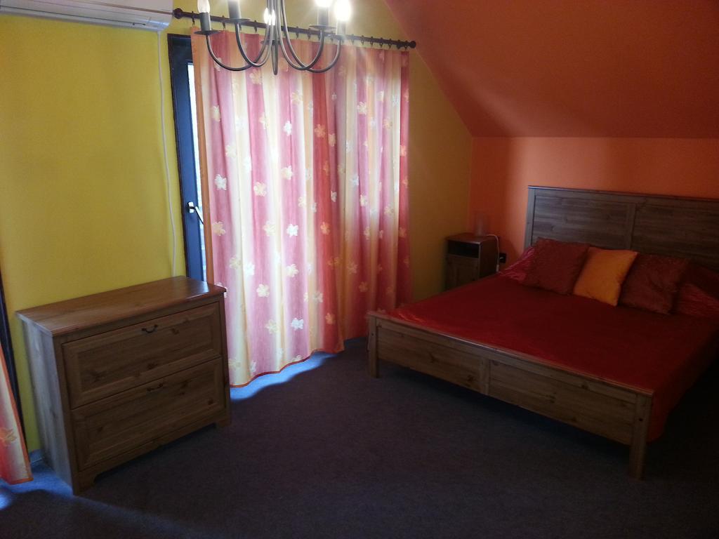 Nádor Apartman Appartamento Balatonlelle Camera foto